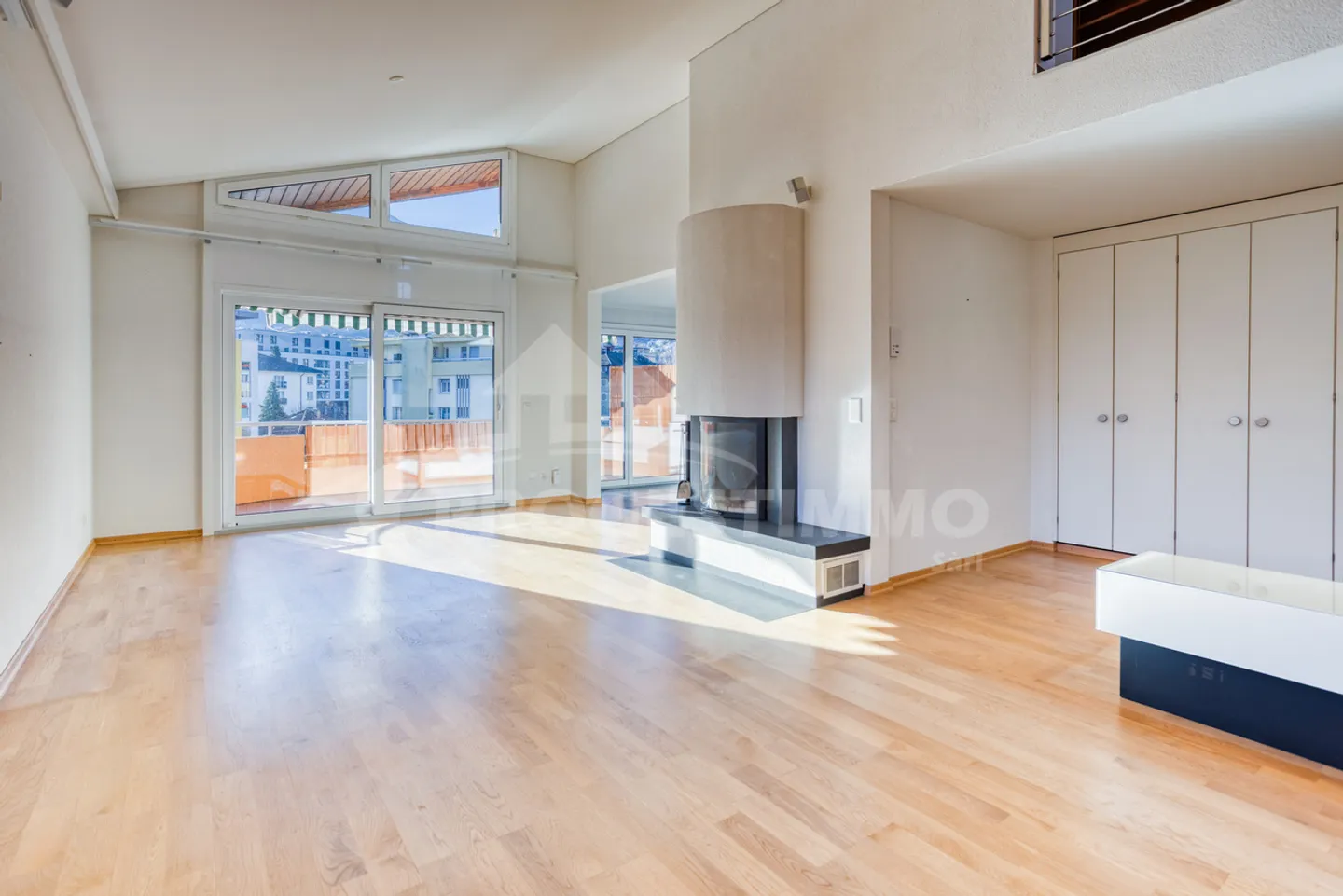 DUPLEX LUMINEUX AUX VOLUMES GÉNÉREUX - Photo 2 sur 11