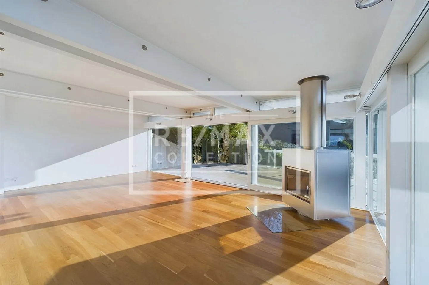 Elegantes Huf-Haus mit wunderbarem Blick - In ruhiger Wohngegend - Foto 8 von 13