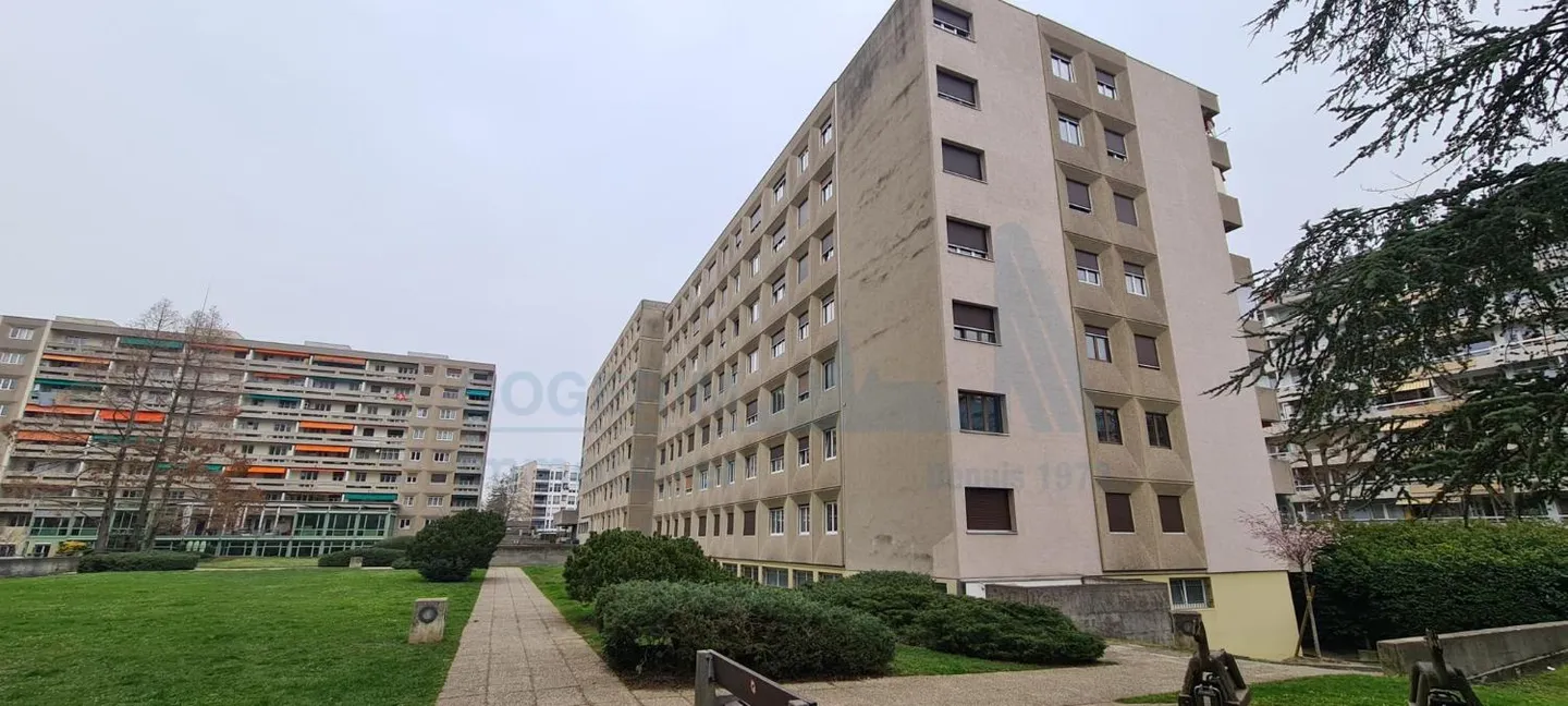 Ampio appartamento di 5 stanze - Foto 1 di 6