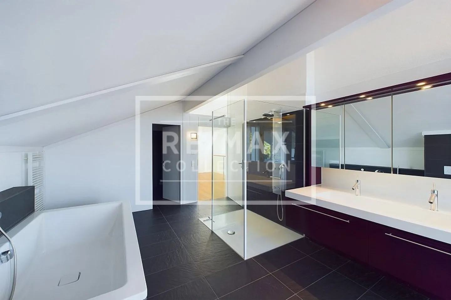 Elegantes Huf-Haus mit wunderbarem Blick - In ruhiger Wohngegend - Foto 11 von 13