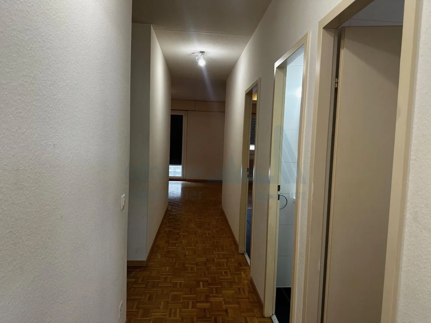 Ampio appartamento di 5 stanze - Foto 2 di 6