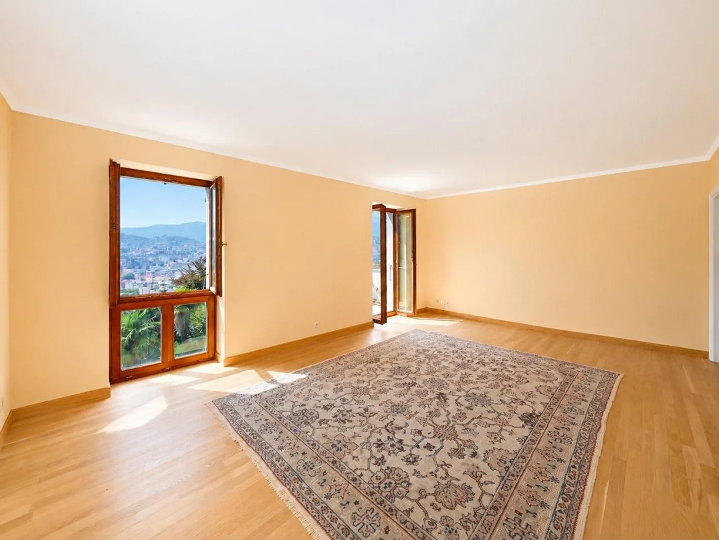 Elegante Appartamento con Vista Panoramica sul Lago e Monti - Photo 5 of 13
