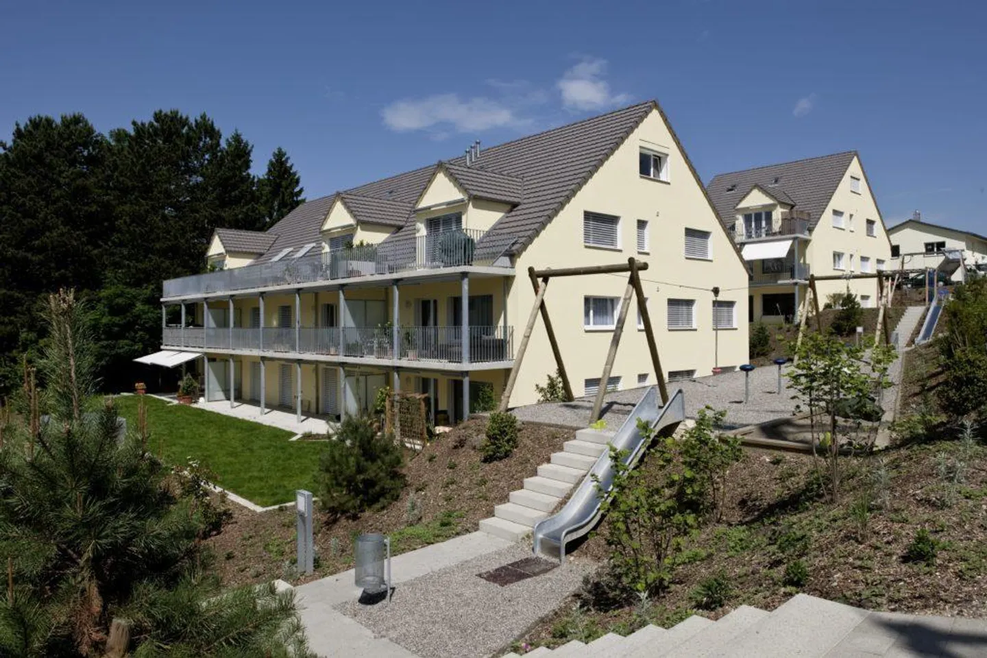 Quiet, sustainable apartment for rent in tax-friendly Flurlingen - Photo 1 of 9
