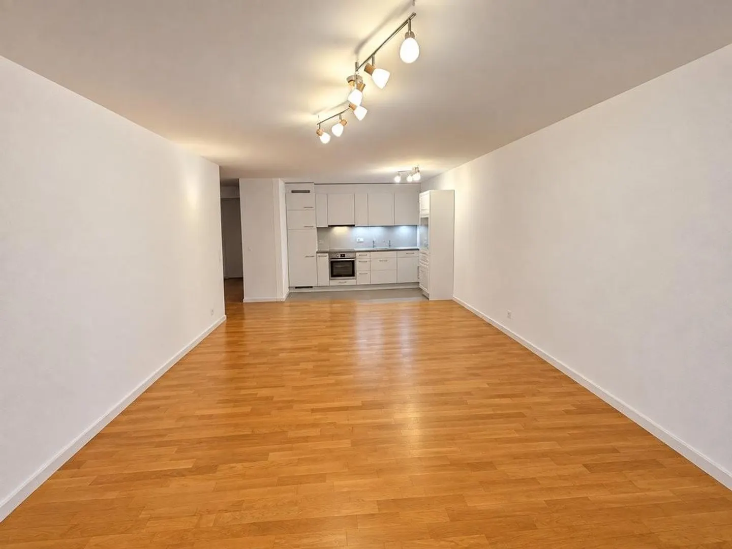 Vivre de manière centrale, moderne et calme - Photo 2 sur 6