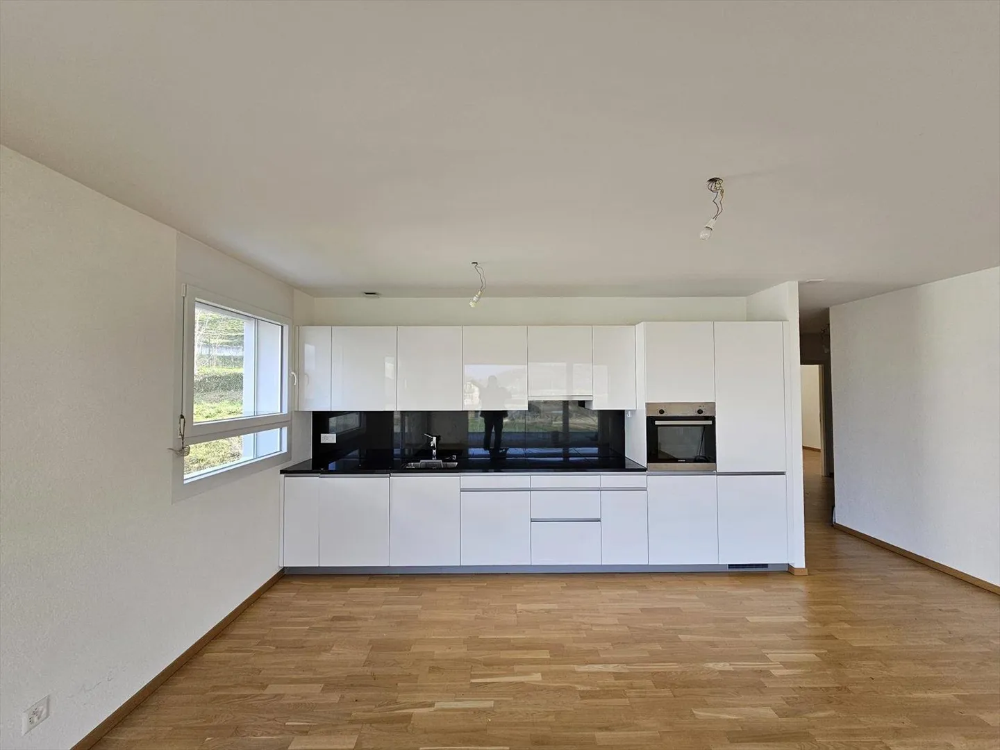 Spacious and bright 4.5 room apartment - available immediately - Photo 4 of 8