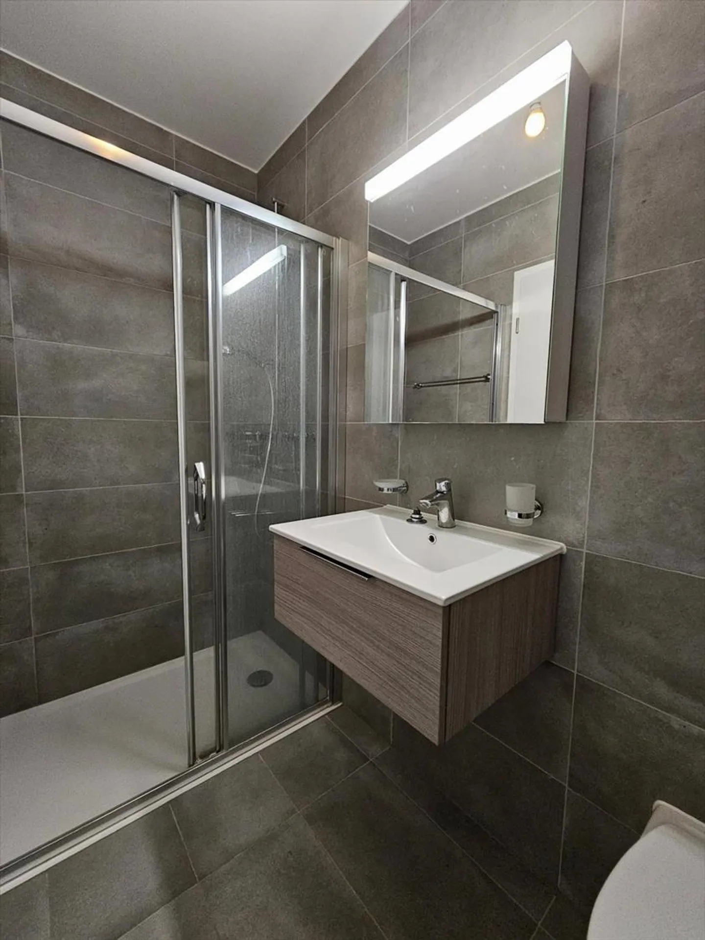 Spacious and bright 4.5 room apartment - available immediately - Photo 5 of 8