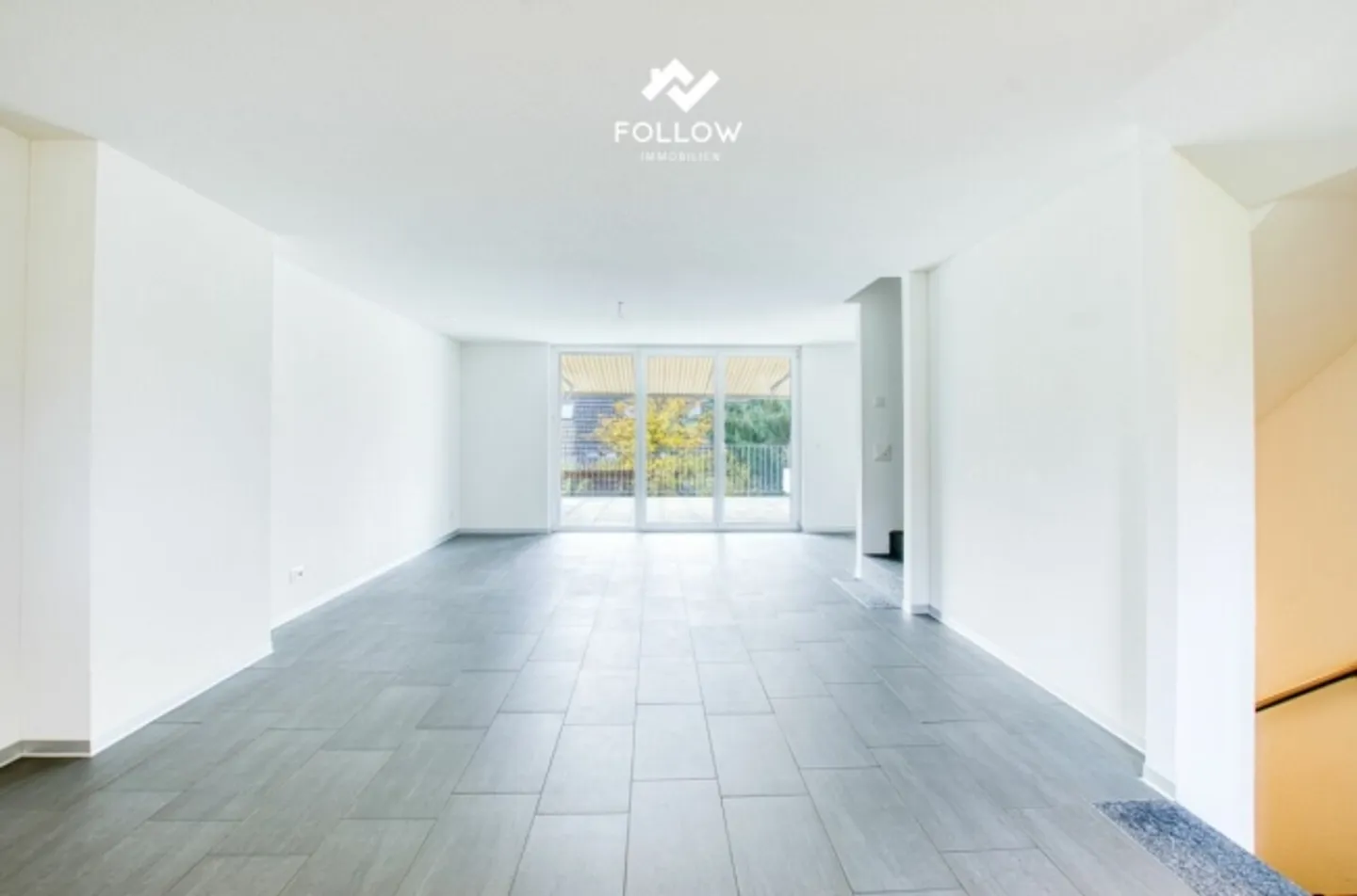 «Familienfreundliches Neubau-Eckhaus im Dorfkern von Jens» - Foto 2 von 13