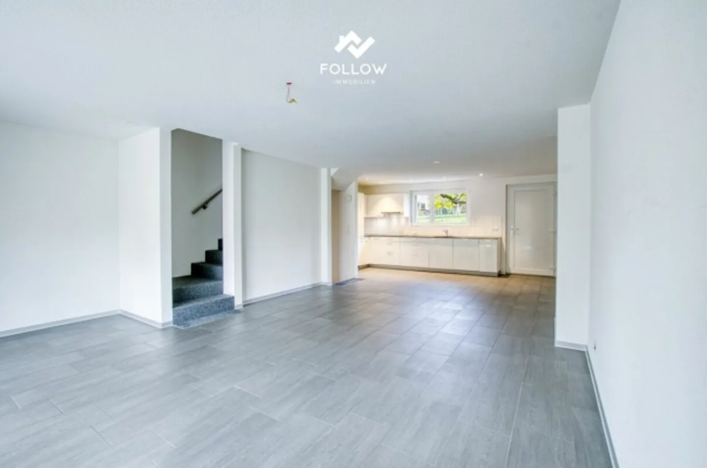 «Familienfreundliches Neubau-Eckhaus im Dorfkern von Jens» - Foto 3 von 13