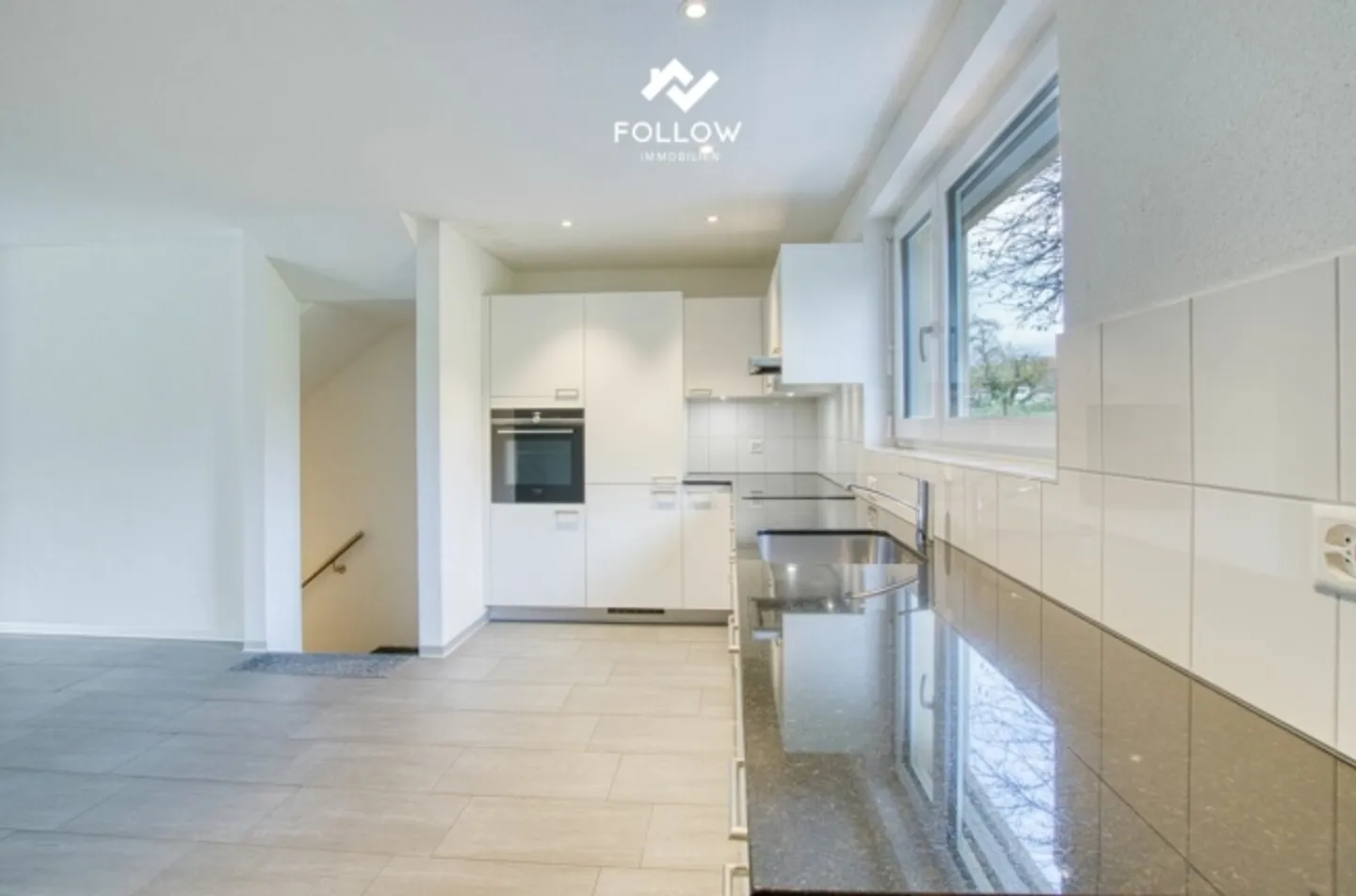 «Familienfreundliches Neubau-Eckhaus im Dorfkern von Jens» - Foto 4 von 13