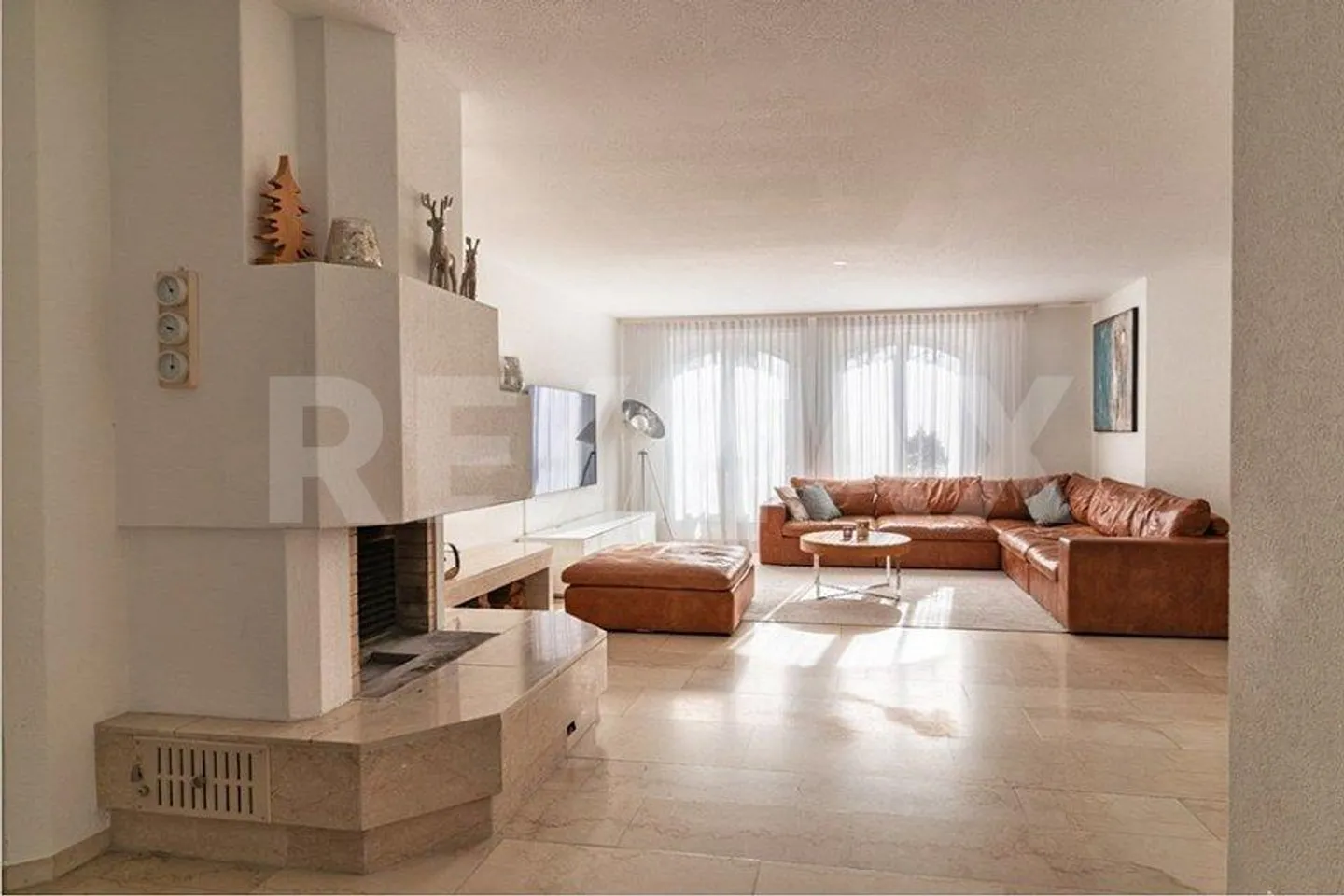 Casa unifamiliare molto grande di 6,5 stanze con molte stanze aggiuntive in una posizione tranquilla - Foto 5 di 11