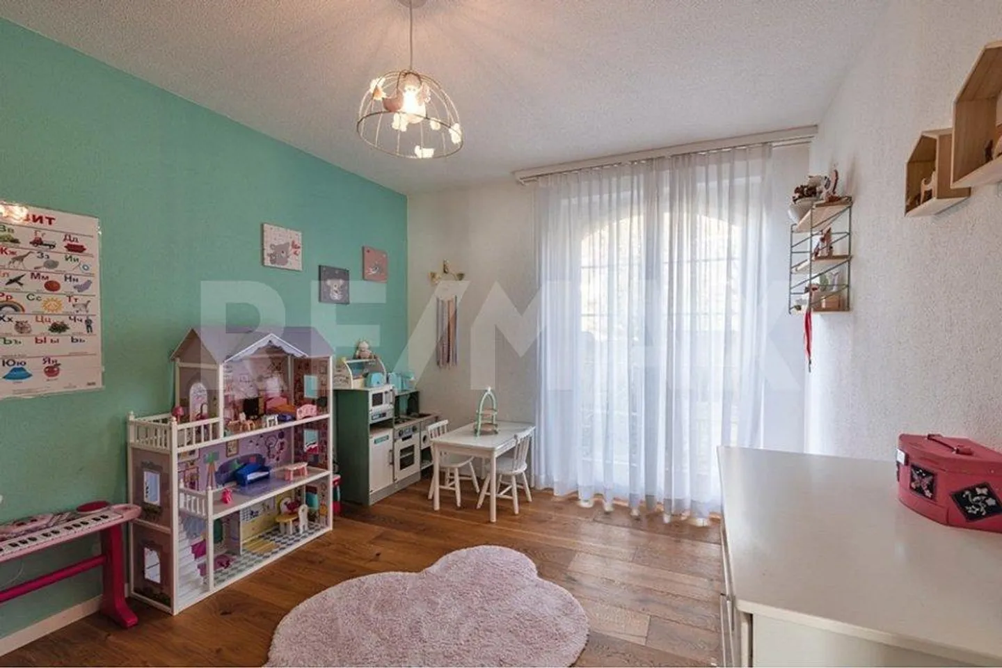 Casa unifamiliare molto grande di 6,5 stanze con molte stanze aggiuntive in una posizione tranquilla - Foto 8 di 11