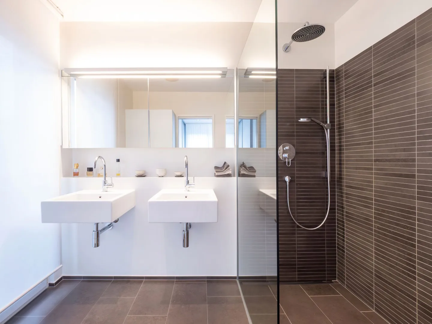 Appartement en duplex 4.5 Z' avec jardin de rêve, connexion interne par ascenseur + beaucoup d'intimité - Photo 6 sur 13