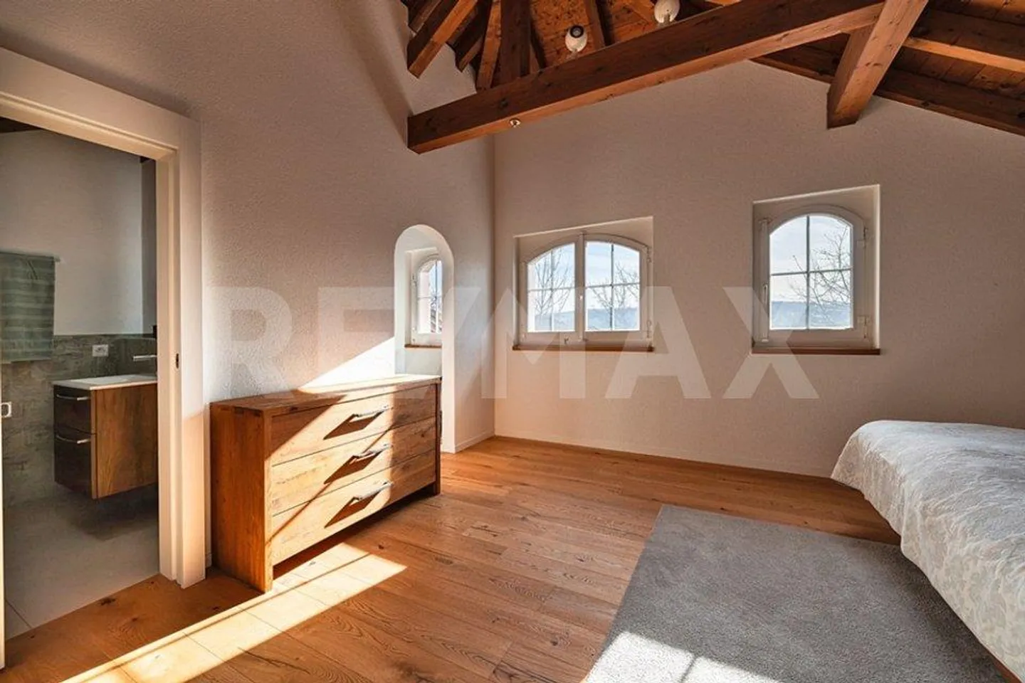 Casa unifamiliare molto grande di 6,5 stanze con molte stanze aggiuntive in una posizione tranquilla - Foto 11 di 11