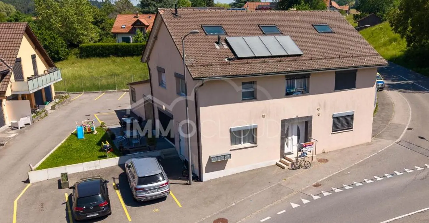Immeuble de rendement rénové avec réserve de développement - Foto 1 von 13