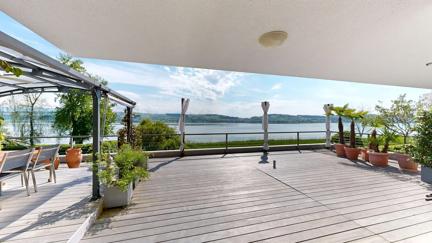 Vivere in una posizione privilegiata – casa affascinante con vista panoramica sul lago di Sempach - Foto 1 di 25