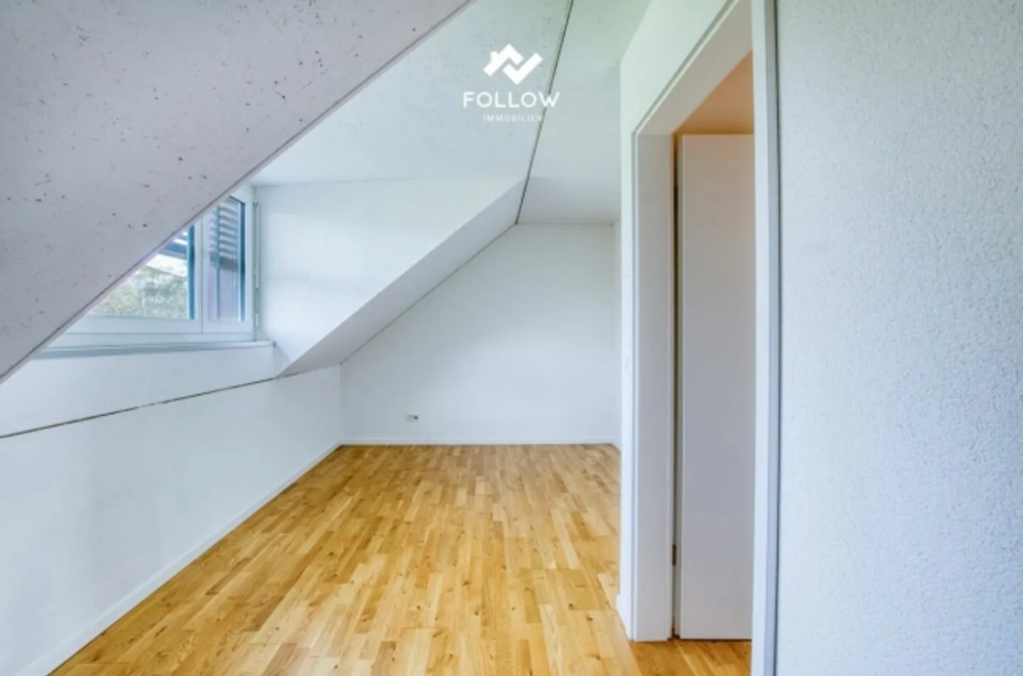 «Familienfreundliches Neubau-Eckhaus im Dorfkern von Jens» - Foto 8 von 13