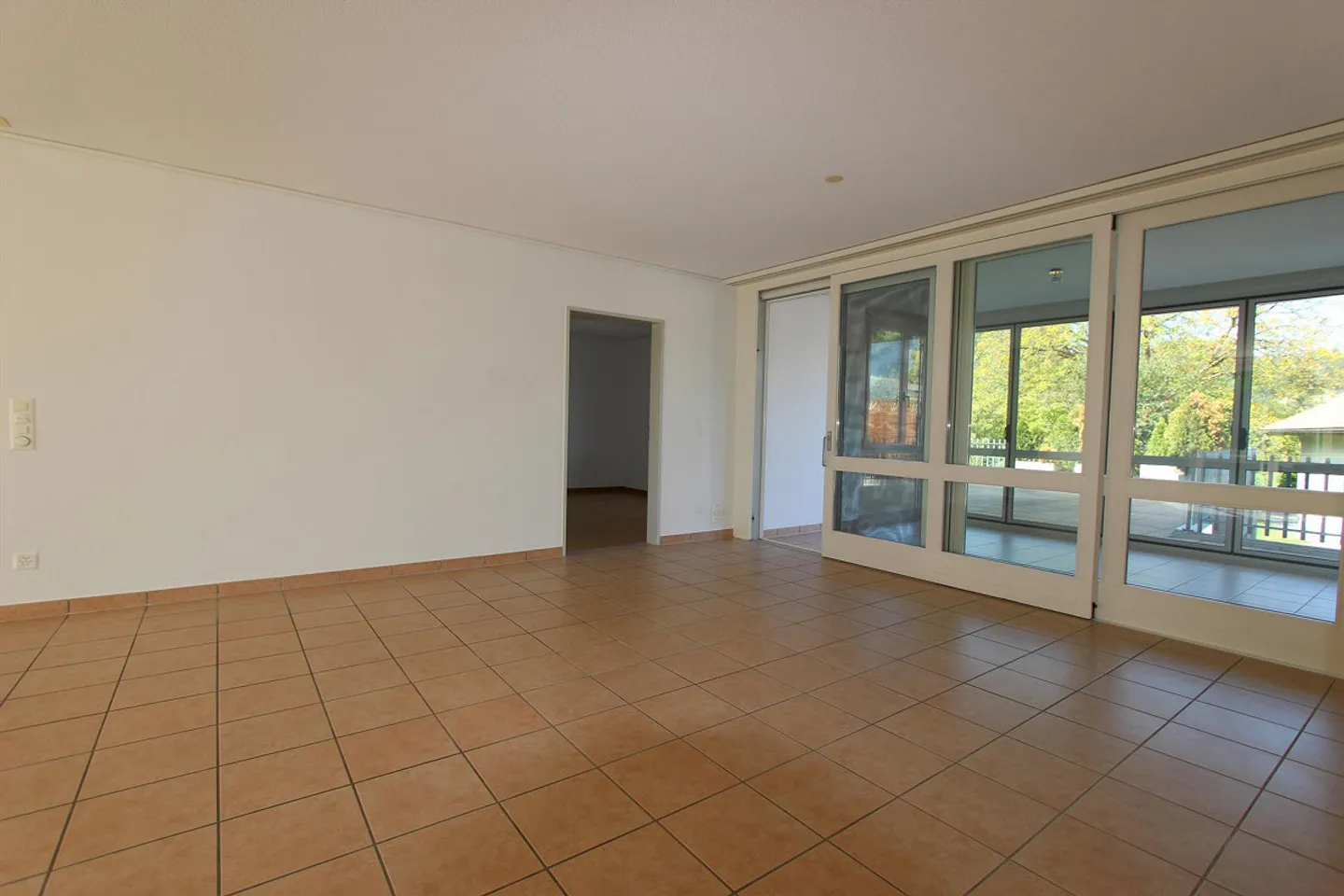 Ottimo appartamento di 4,5 stanze con camino in una posizione tranquilla a Schüpfen - Foto 11 di 14