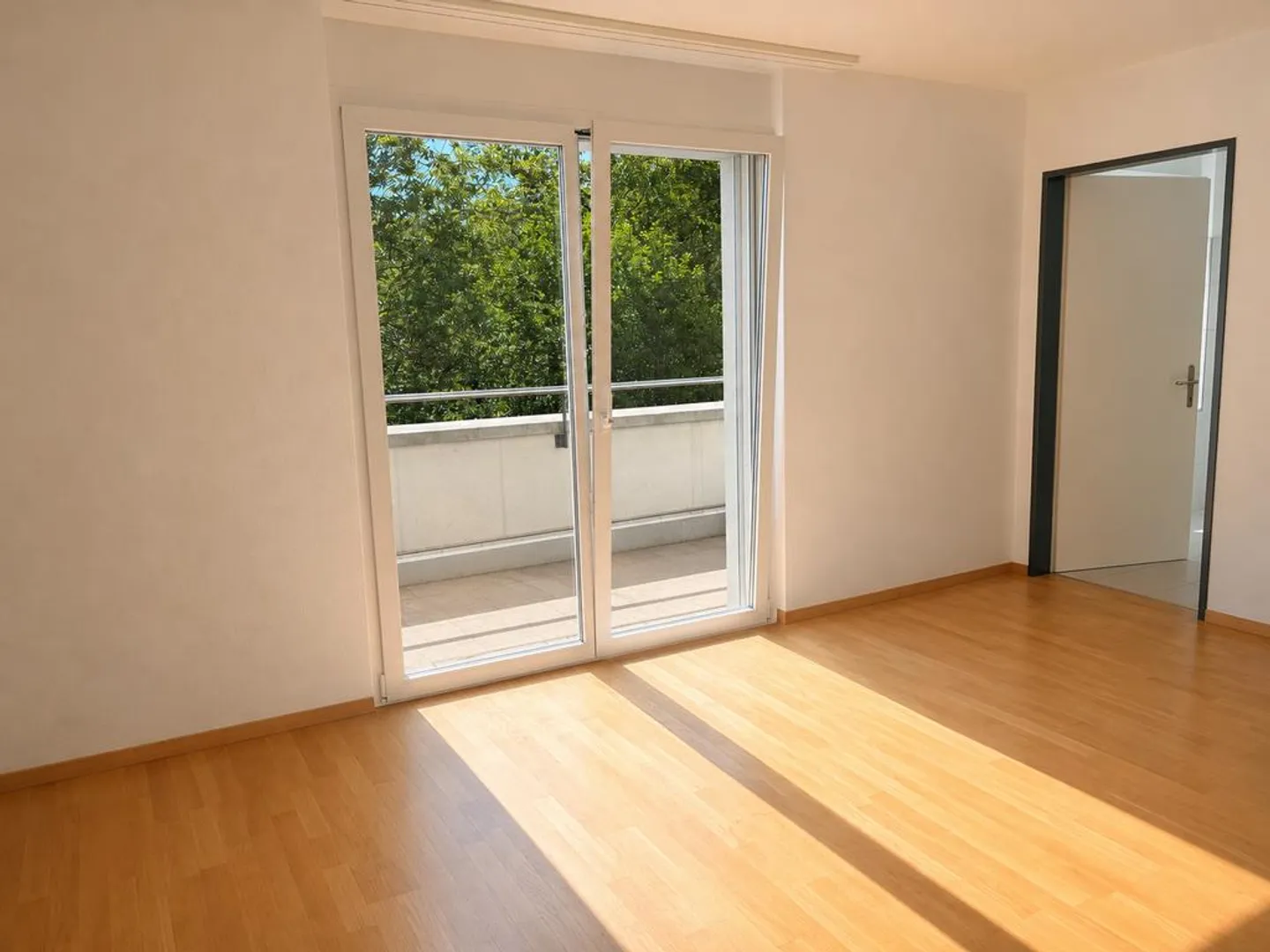 Appartamento moderno e tranquillo di 5,5 stanze con vista mozzafiato! - Foto 6 di 9