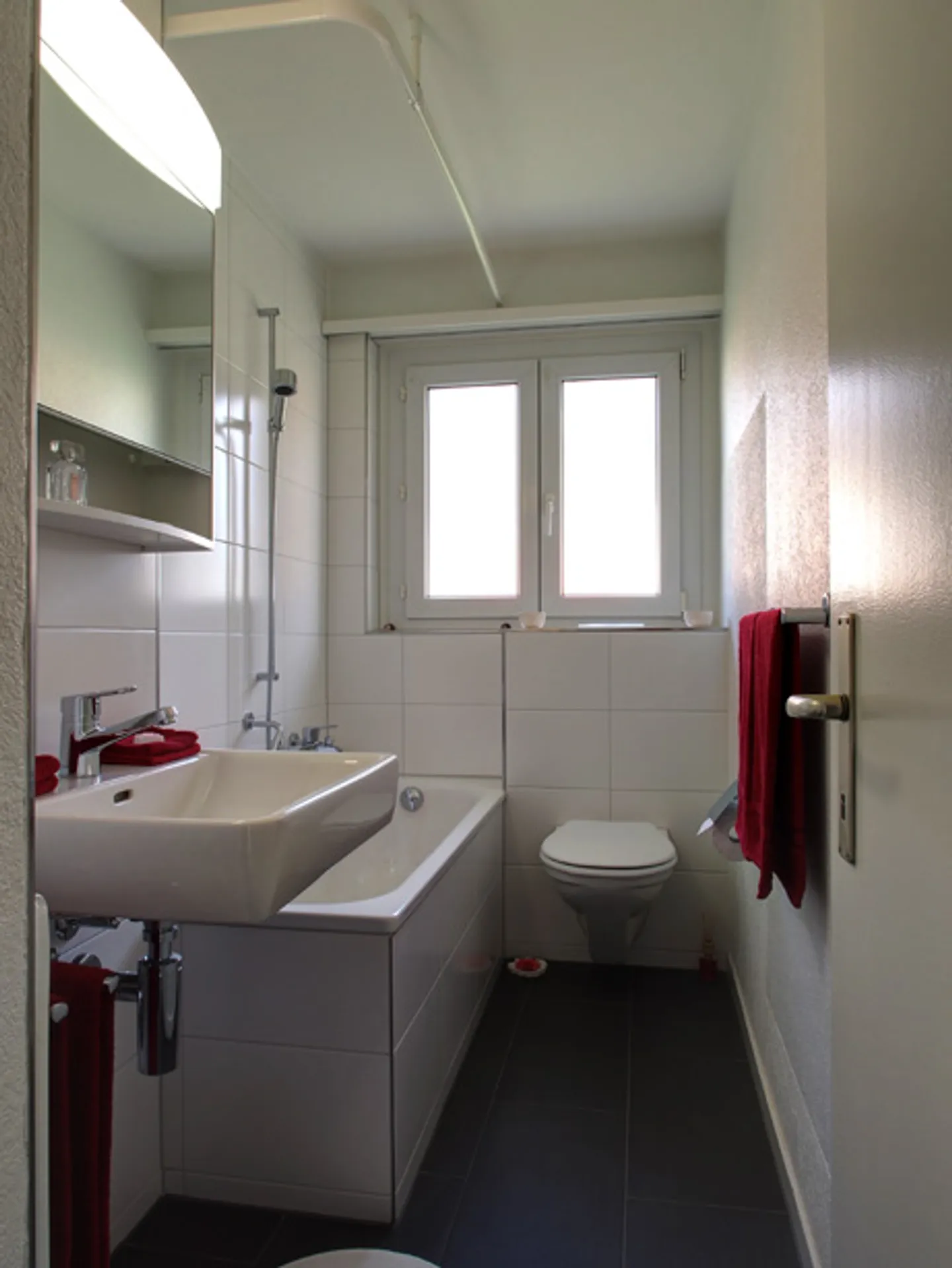 Bright Apartment with Balcony - Photo 4 of 6