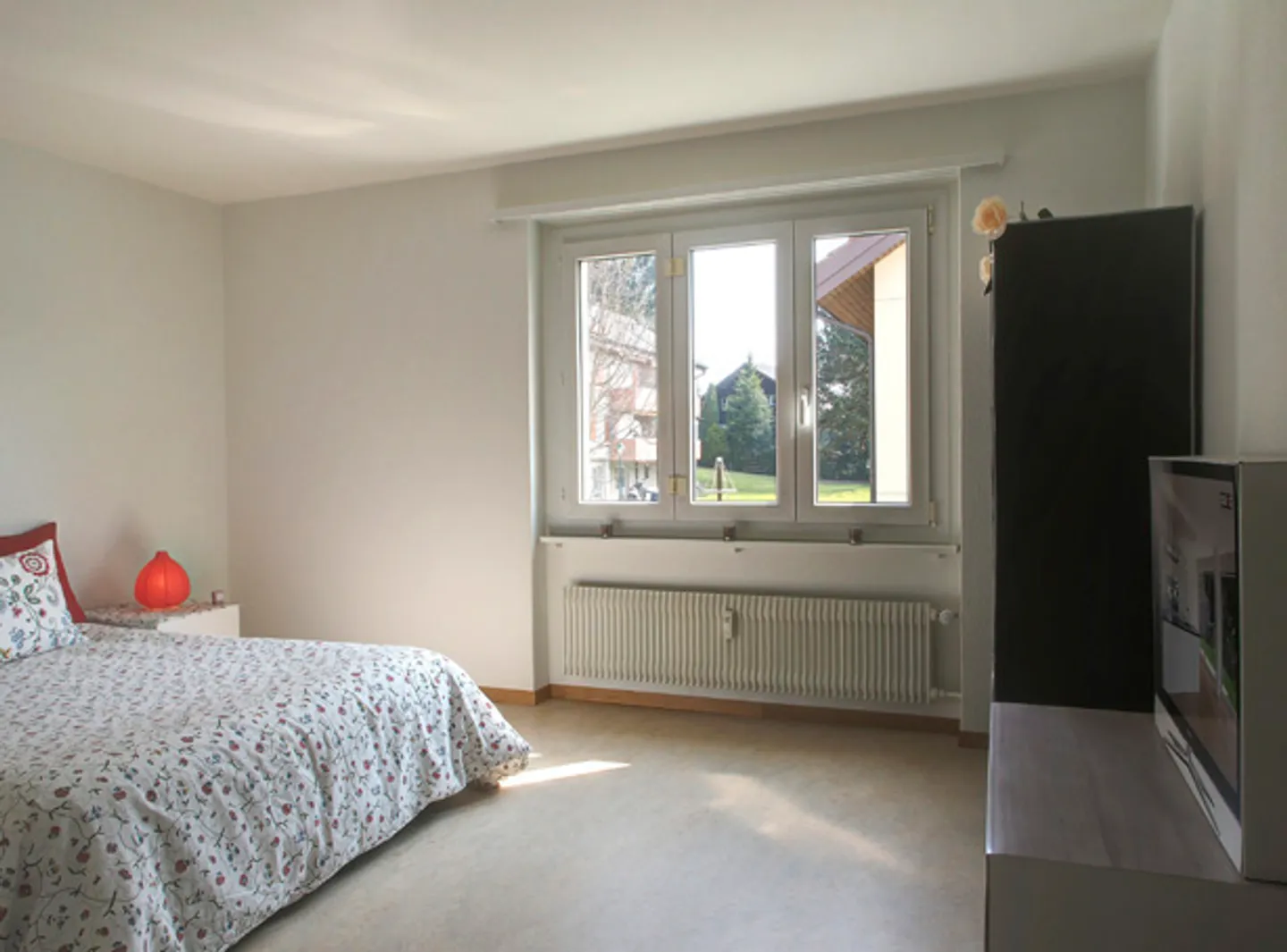 Bright Apartment with Balcony - Photo 5 of 6