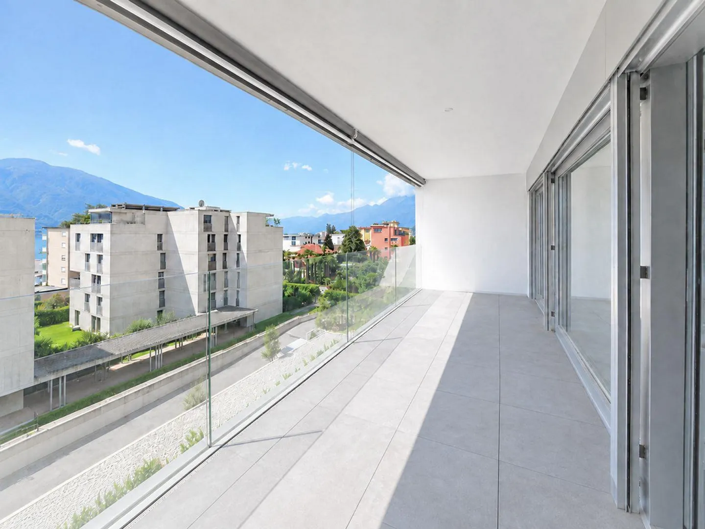 Modern 2.5-room apartment in the heart of Minusio - Photo 1 of 6
