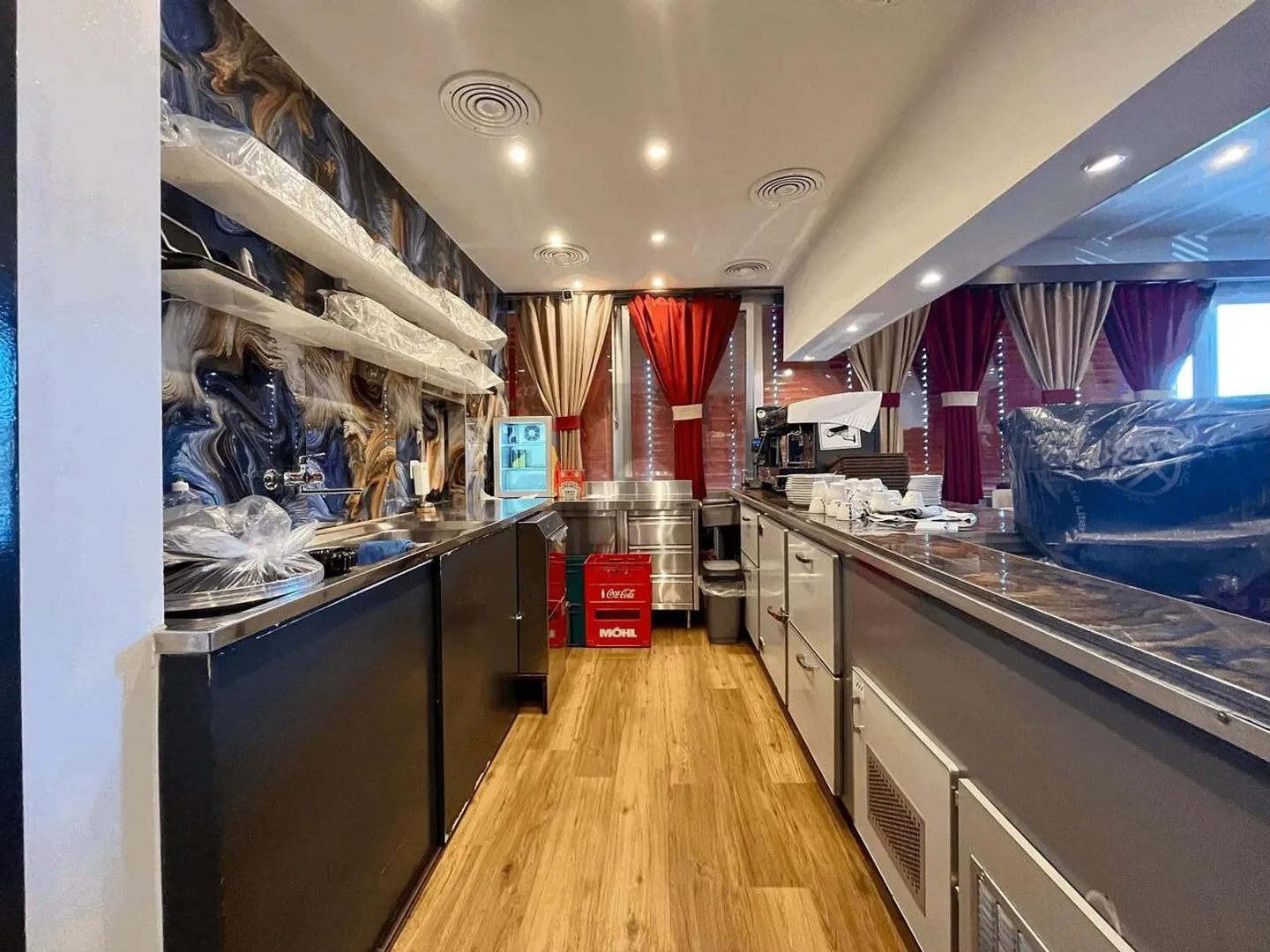 FRESHLY RENOVATED WITH LARGE TERRACE - Photo 3 of 6