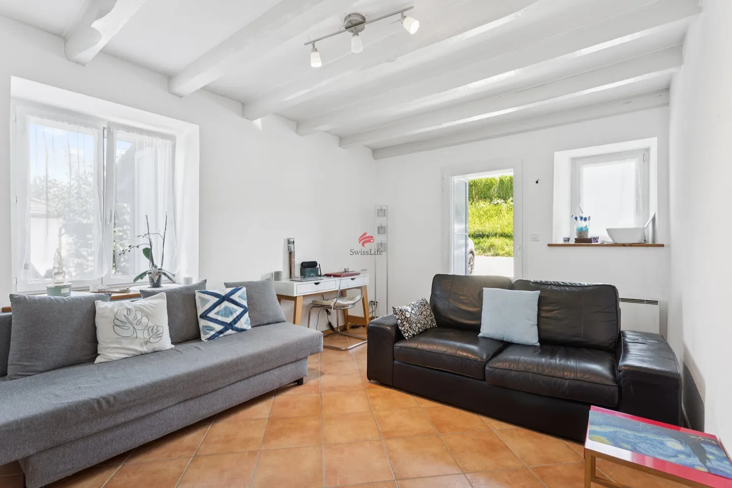 Lot of 3 rented apartments in a small condominium - Photo 2 of 16