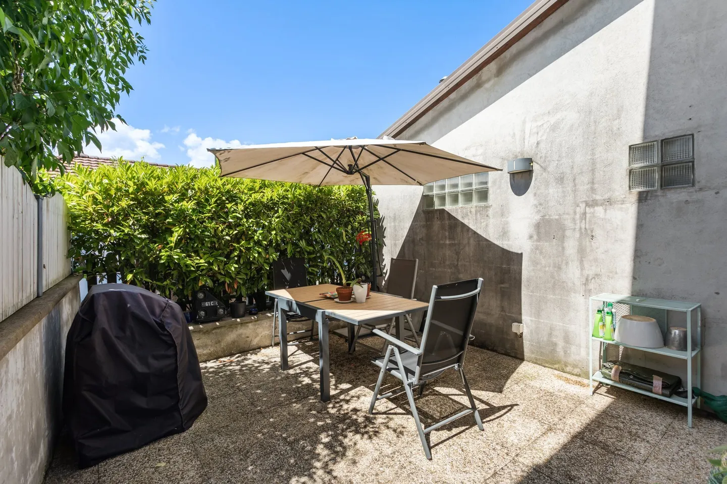 Lot of 3 rented apartments in a small condominium - Photo 11 of 16