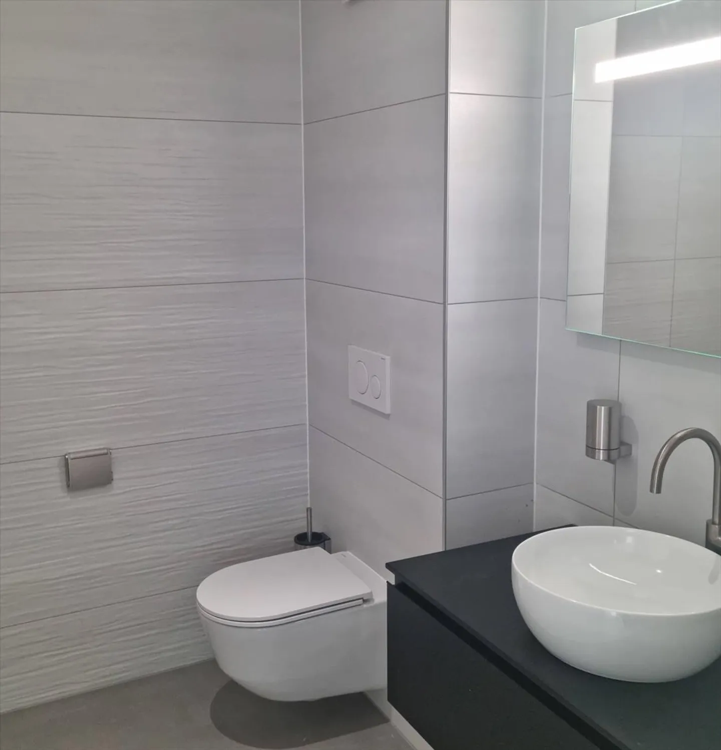 5,5 pièces de haut standing - vue grandiose sur les châteaux - Photo 5 sur 8