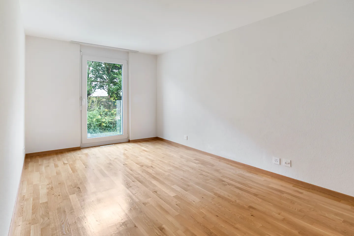 Spacious and bright - Photo 6 of 13