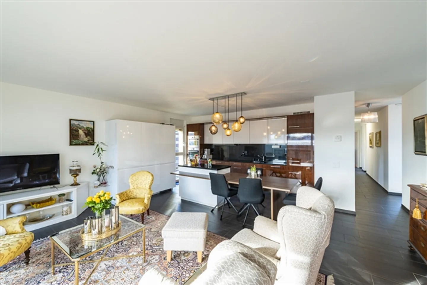 «Geräumiges 4,5-Zimmer-Penthouse in der Stadt» - Foto 2 von 12