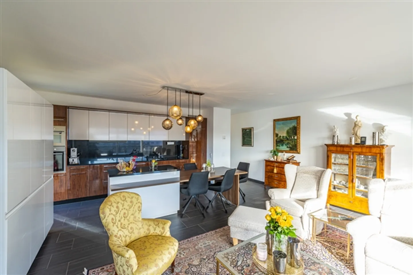 «Geräumiges 4,5-Zimmer-Penthouse in der Stadt» - Foto 3 von 12