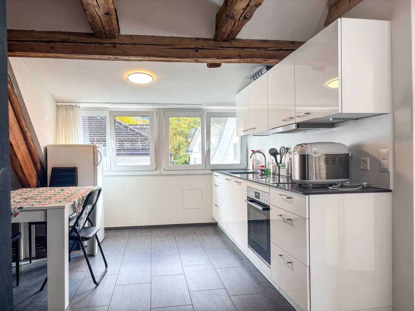 Furnished 2.5 Room Attic Apartment in Glarus - Photo 2 of 6