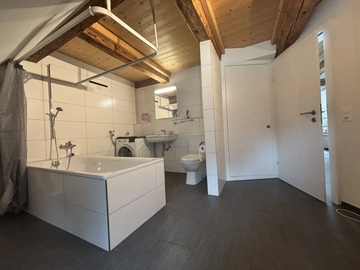 Furnished 2.5 Room Attic Apartment in Glarus - Photo 3 of 6