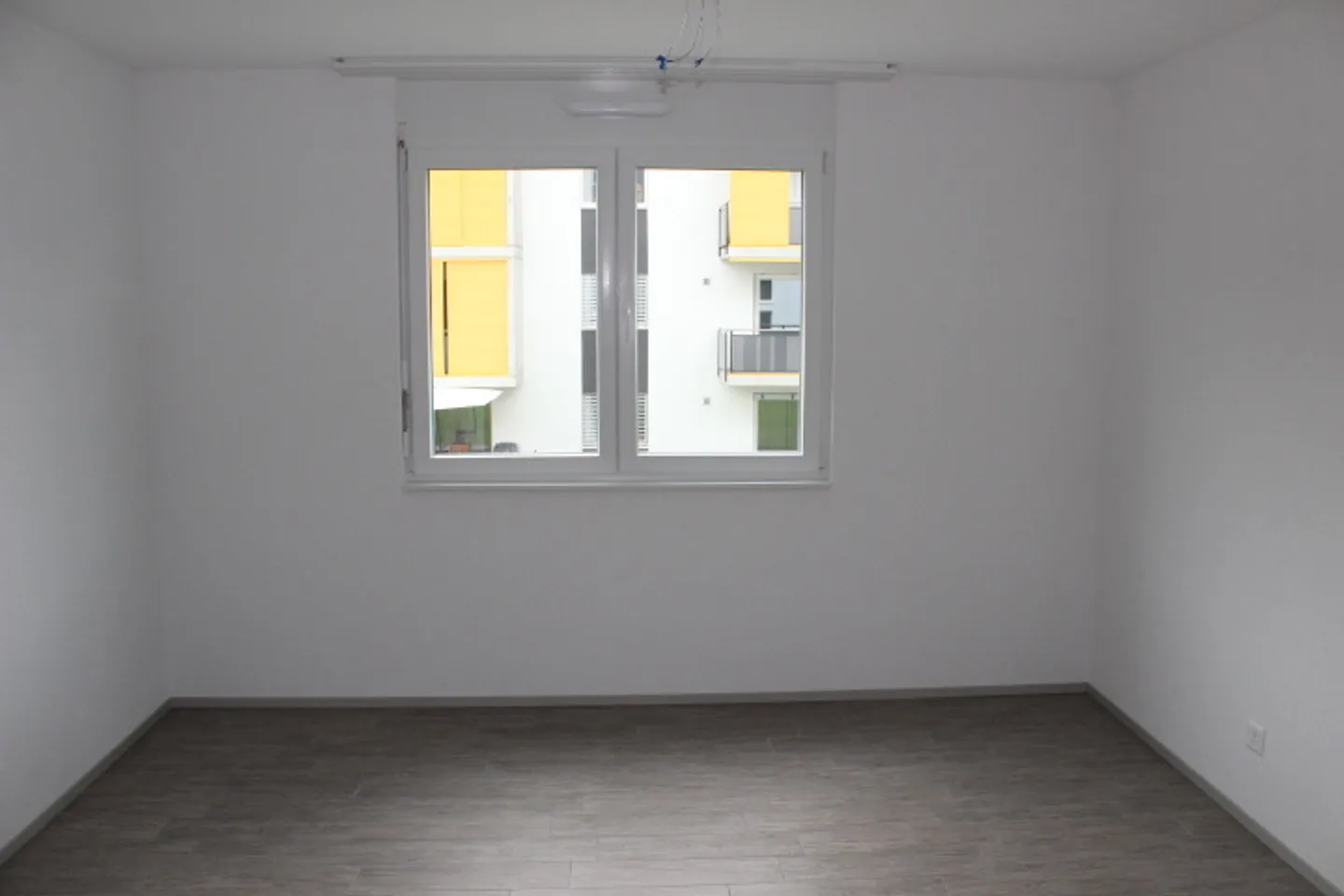 A calm and colorful neighborhood - Photo 4 of 8