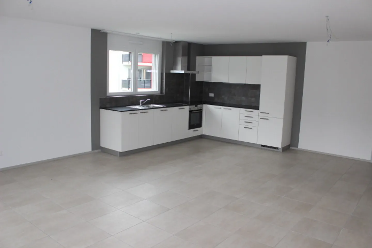 A calm and colorful neighborhood - Photo 7 of 8