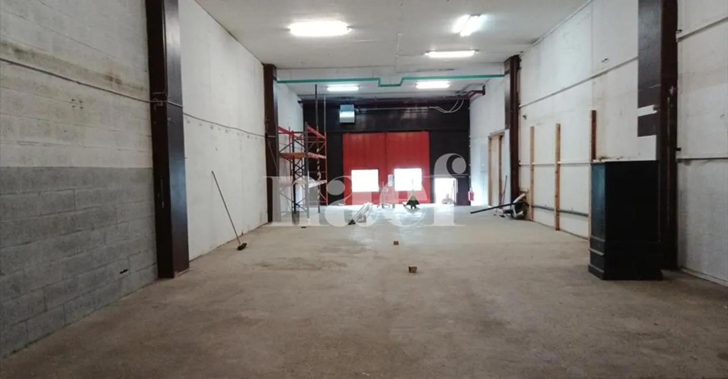 Mischgenutztes Gebäude mieten - Foto 2 von 12