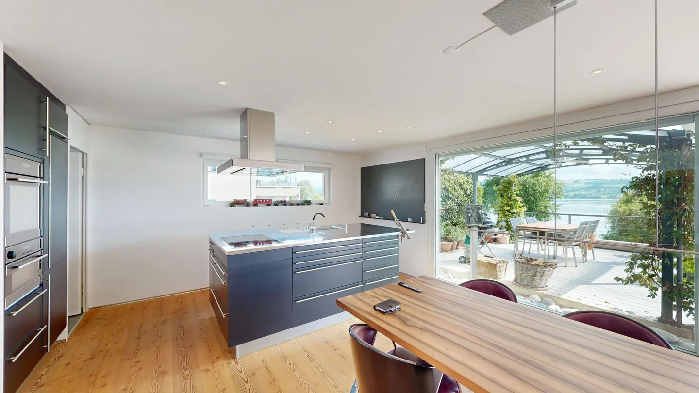 Vivere in una posizione privilegiata – casa affascinante con vista panoramica sul lago di Sempach - Foto 8 di 25