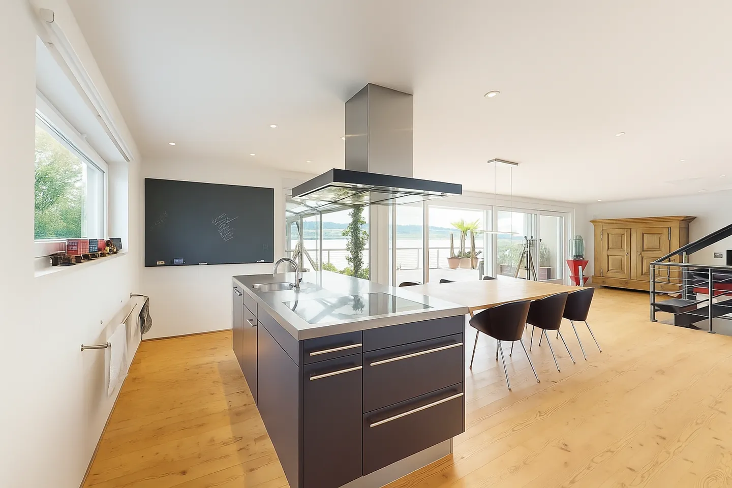 Vivere in una posizione privilegiata – casa affascinante con vista panoramica sul lago di Sempach - Foto 9 di 25