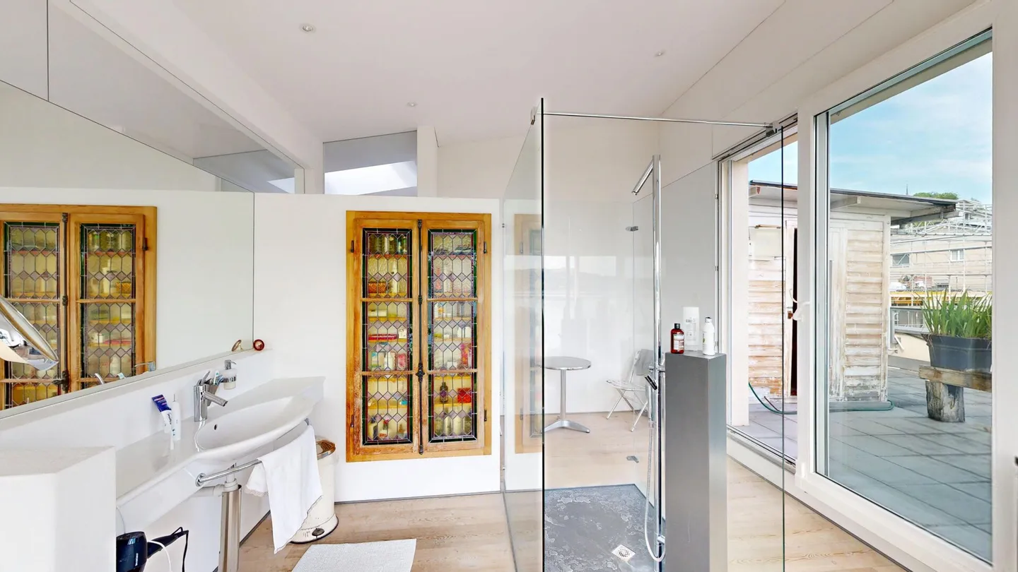 Vivere in una posizione privilegiata – casa affascinante con vista panoramica sul lago di Sempach - Foto 21 di 25