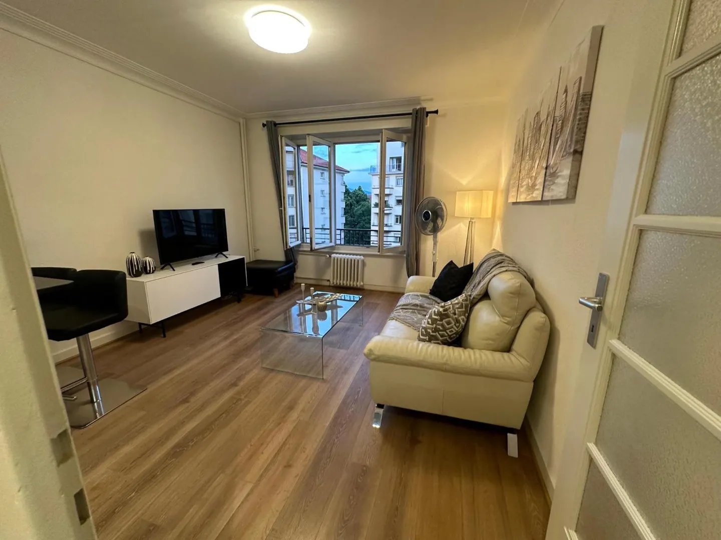 Charmant Appartement 2.5 Pièces - Photo 2 sur 8