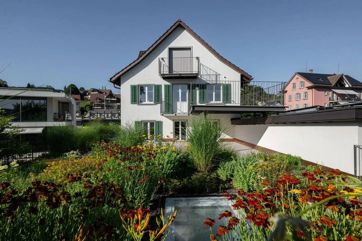 Living where others vacation! Exclusive 3.5-room apartment by Lake Zurich - Photo 1 of 7