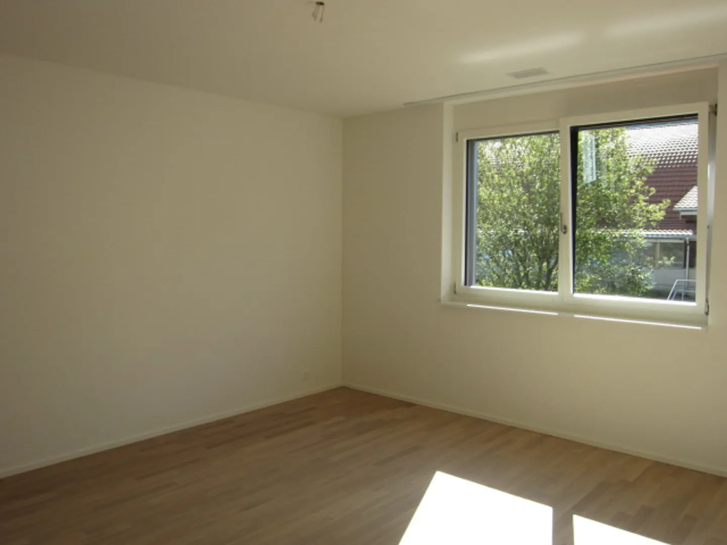 Modernes Apartment mit Seesicht - Foto 4 von 6