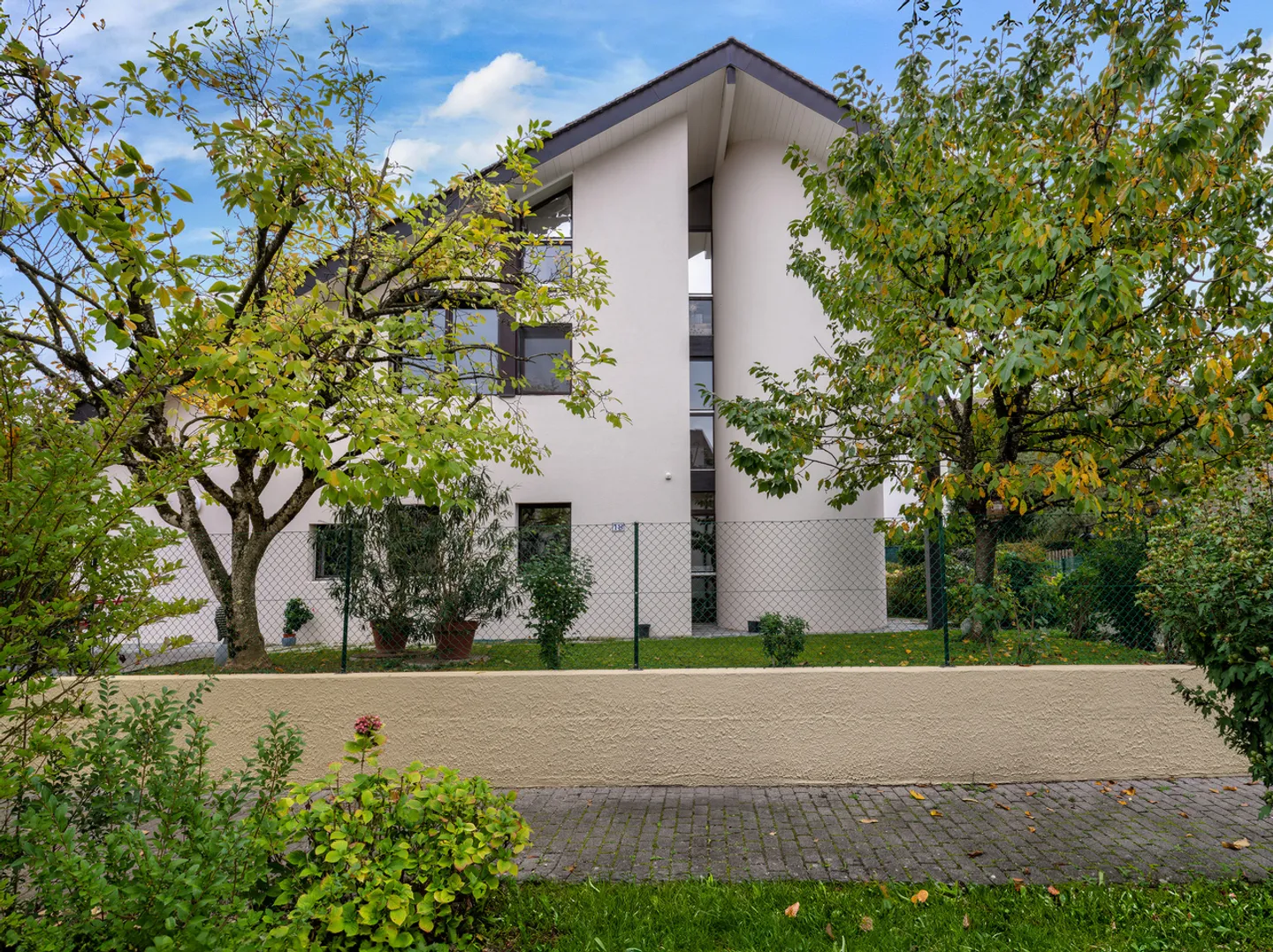 Geräumiges Doppelhaus in einer grünen Umgebung - Foto 1 von 11