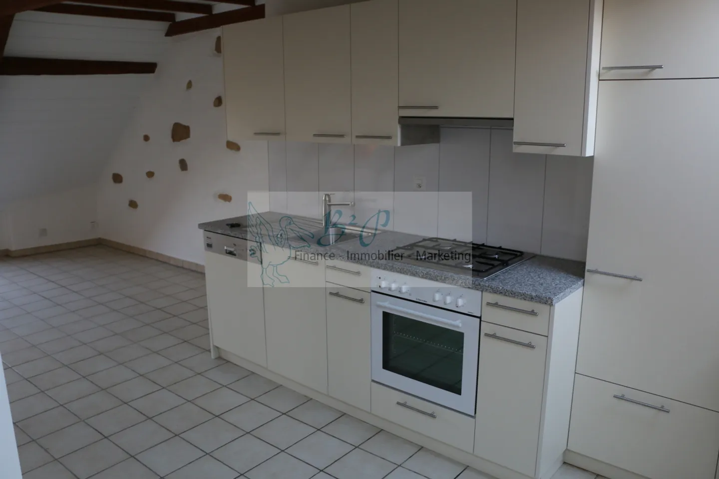 For rent in the center of the village of Colombier, a 2.5 room apartment - Photo 2 of 9