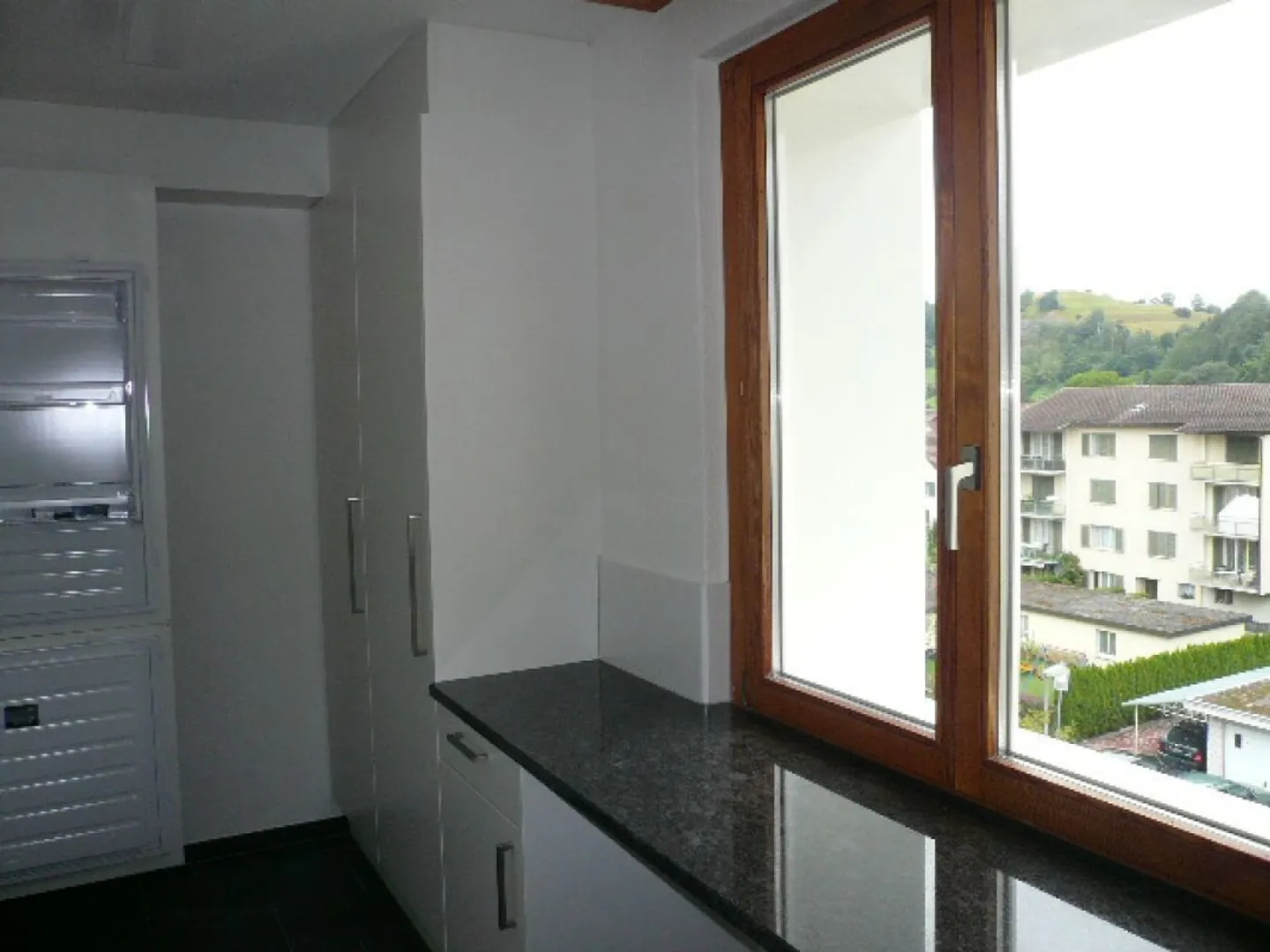 schöne 3.5 Zimmer-Wohnung an ruhiger Lage - Foto 3 von 10