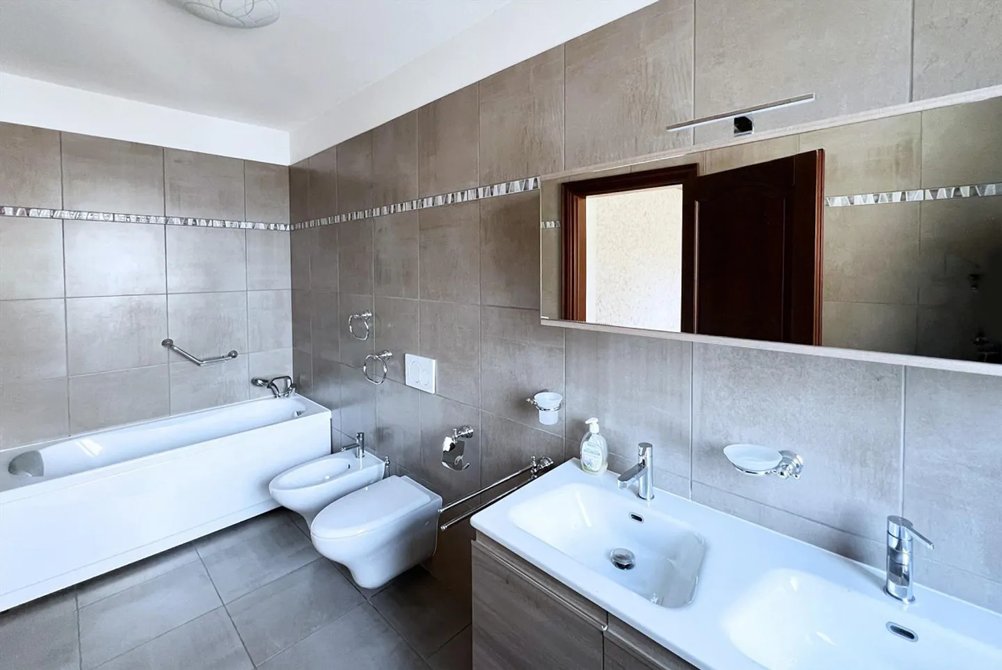 Single-family house with 4.5 rooms and garden in Chiasso - Photo 9 of 12