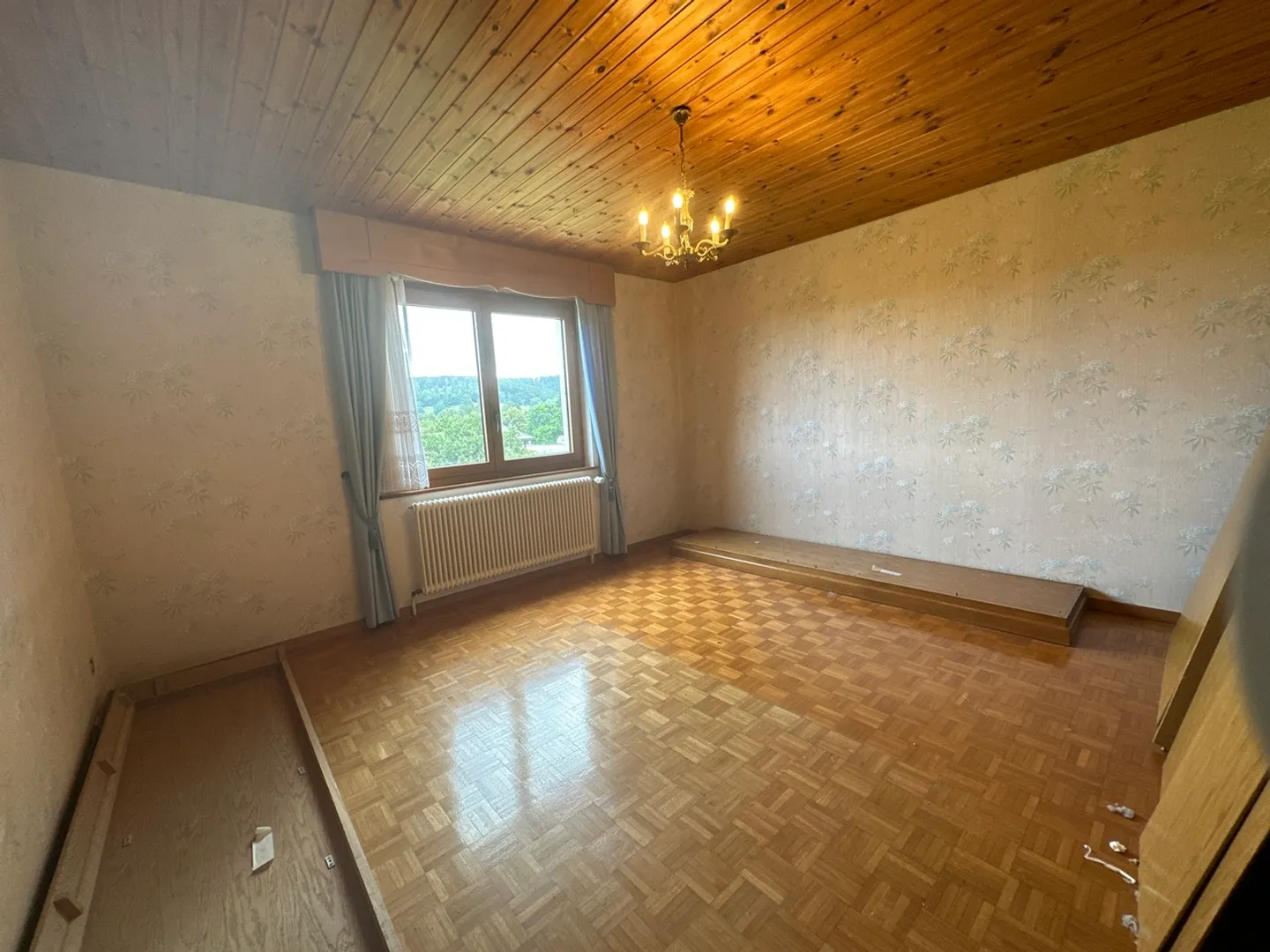 Welcoming house with peaceful outdoor space - Photo 3 of 17