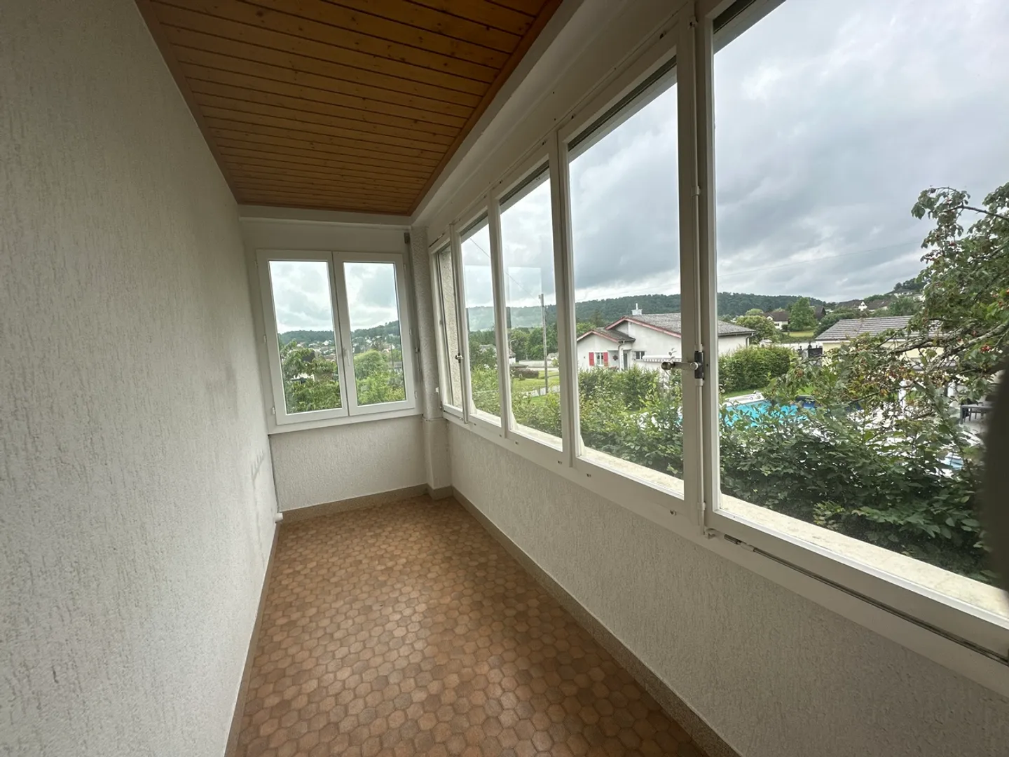 Welcoming house with peaceful outdoor space - Photo 4 of 17