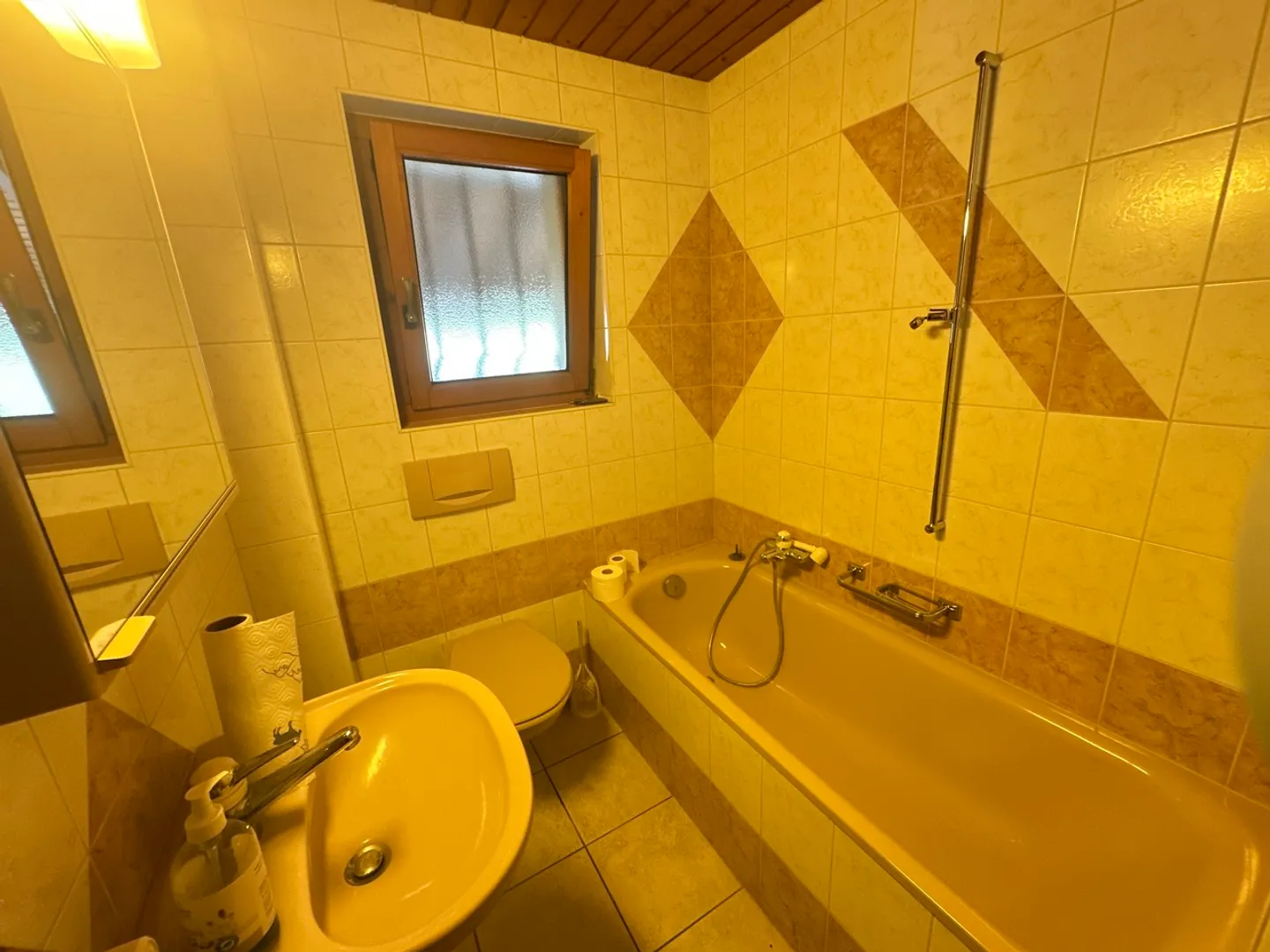 Welcoming house with peaceful outdoor space - Photo 7 of 17